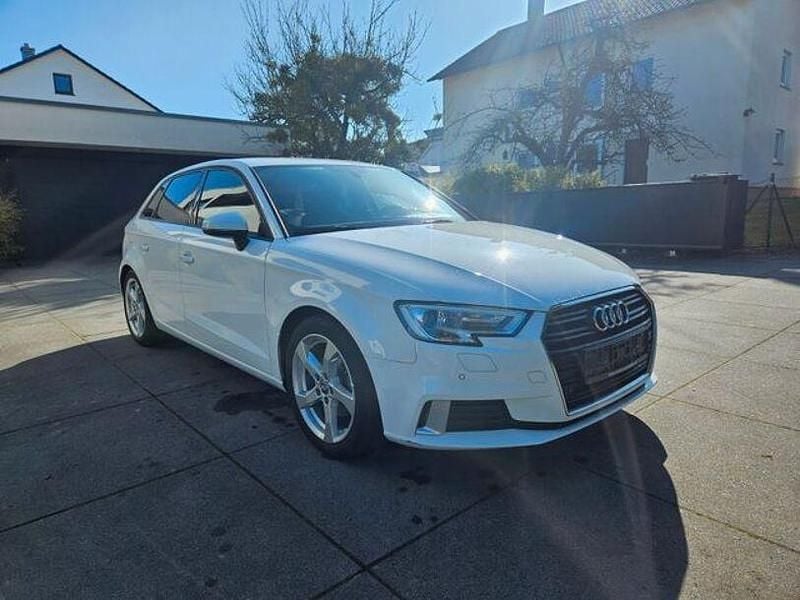 Gebraucht Audi A3 Sport 147 PS (108 kW) 2018 Andere Limousine
