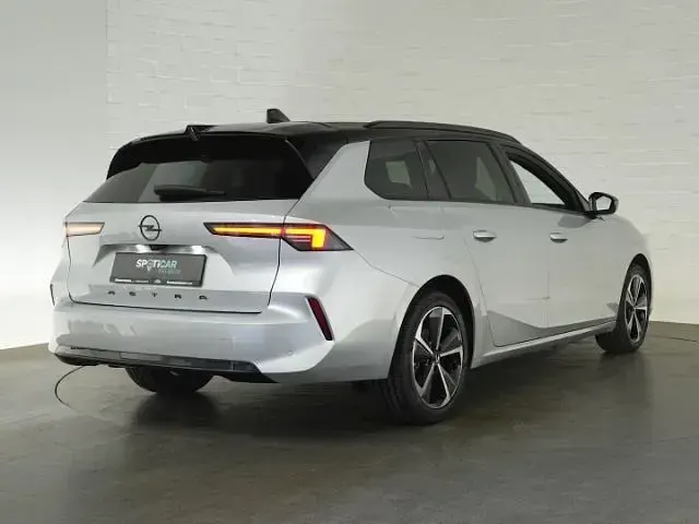 Gebraucht Opel Astra 131 PS (96 kW) 2024 Silber Kleinwagen
