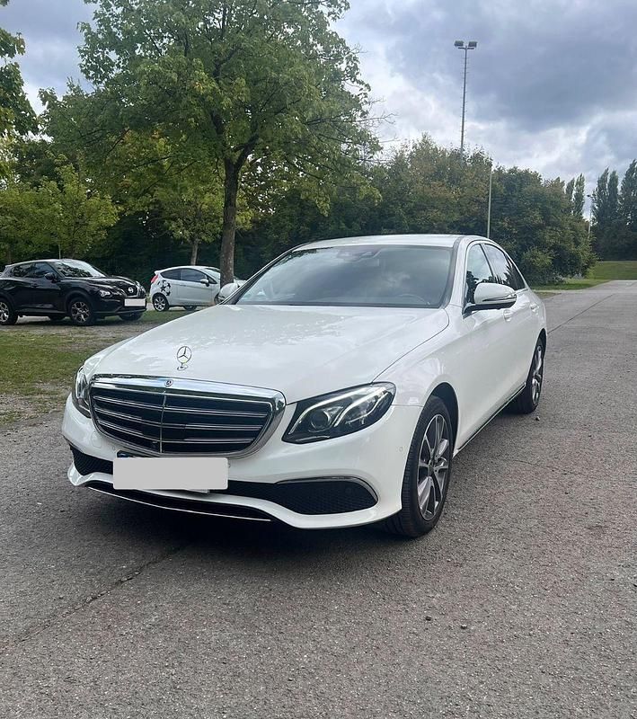 Weiß Gebraucht 2017 Mercedes E350 Limousine | 21.500 € (Superpreis) - Bild 1/4