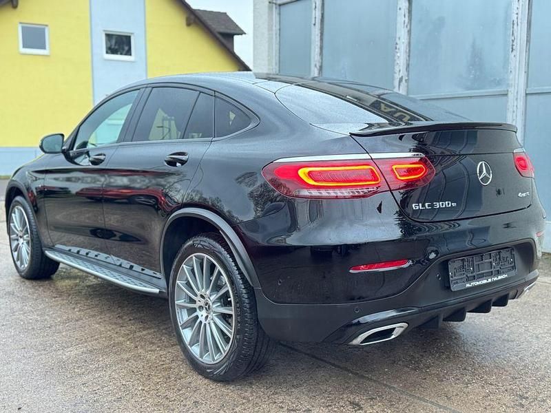Gebraucht Mercedes GLC300e AMG line 211 PS (155 kW) 2021 Schwarz Limousine