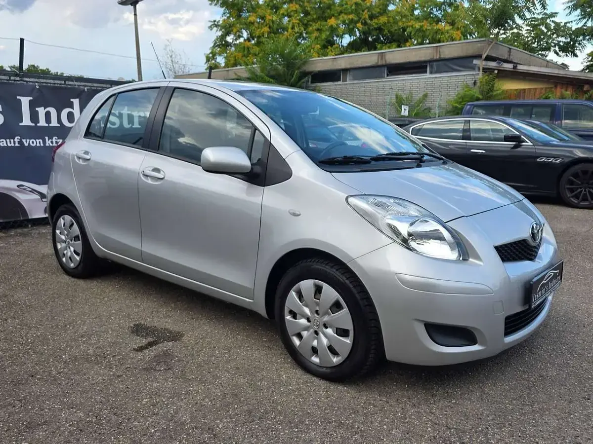 Gebraucht Toyota Yaris Cool 101 PS (74 kW) 2010 Silver mica metallic Kleinwagen