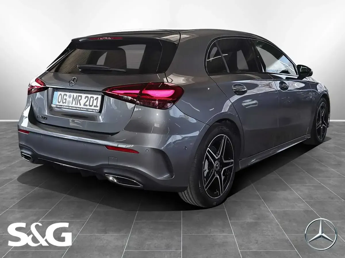 Gebraucht Mercedes A200 AMG 163 PS (119 kW) 2025 Metalliclack mountaingrau Limousine