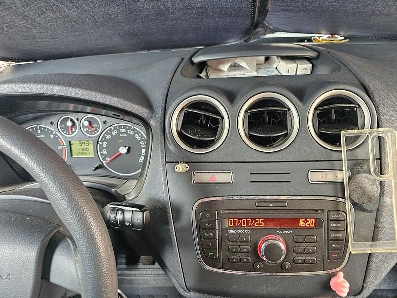 Gebraucht Ford Transit Connect 75 PS (55 kW) 2013 Weiß Van / Kleinbus