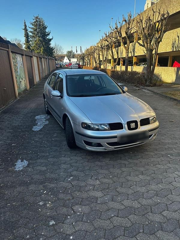 Silber Gebraucht 2003 Seat Leon Limousine | 2.600 € (Etwas zu teuer) - Bild 1/4