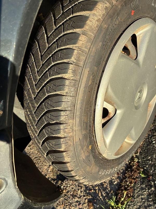 Schwarz Gebraucht 2000 Renault Twingo Kleinwagen | 1.200 € (Fairer Preis) - Bild 1/4