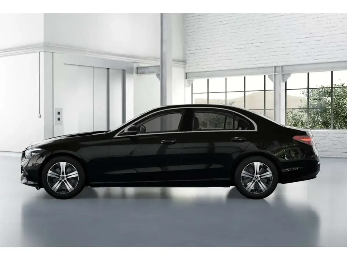 Gebraucht Mercedes C300e Avantgarde 204 PS (150 kW) 2025 Schwarz Limousine