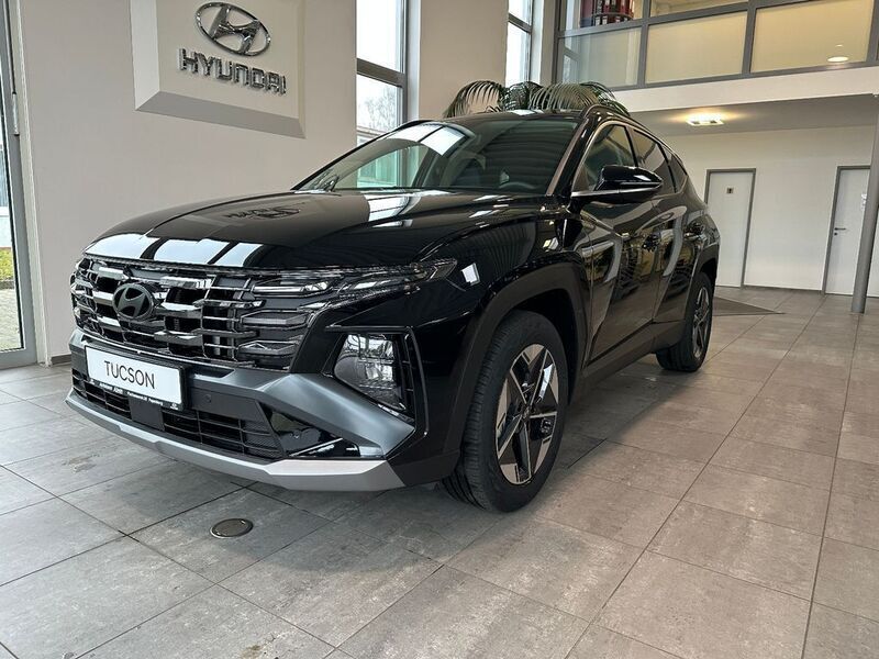 Schwarz Neu 2025 Hyundai Tucson Trend SUV | 39.984 € (Fairer Preis) - Bild 1/4