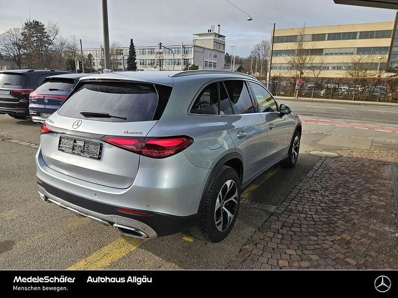 Gebraucht Mercedes GLC300e Avantgarde 333 PS (244 kW) 2023 Silber SUV