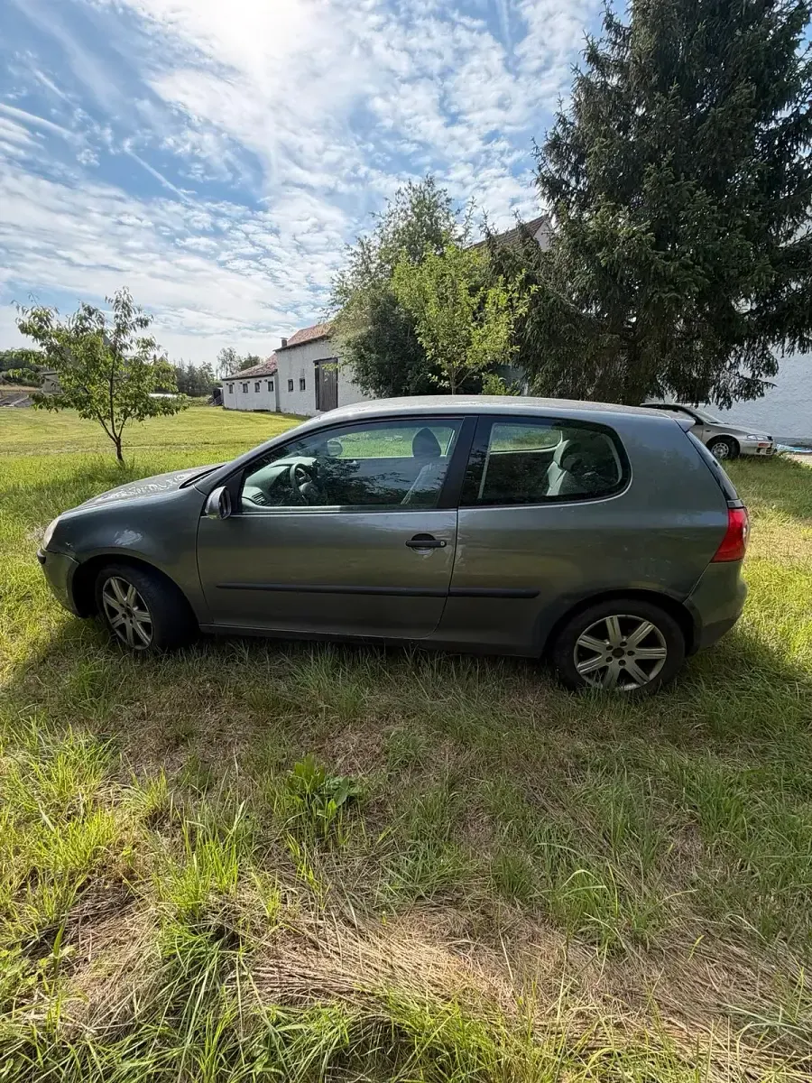 Gebraucht VW Golf V 75 PS (55 kW) 2004 Grau Kleinwagen