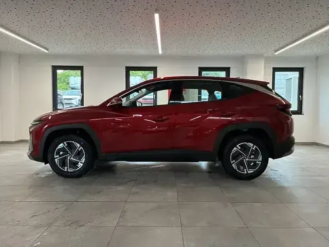 Neu Hyundai Tucson Select 150 PS (110 kW) 2026 Rot SUV
