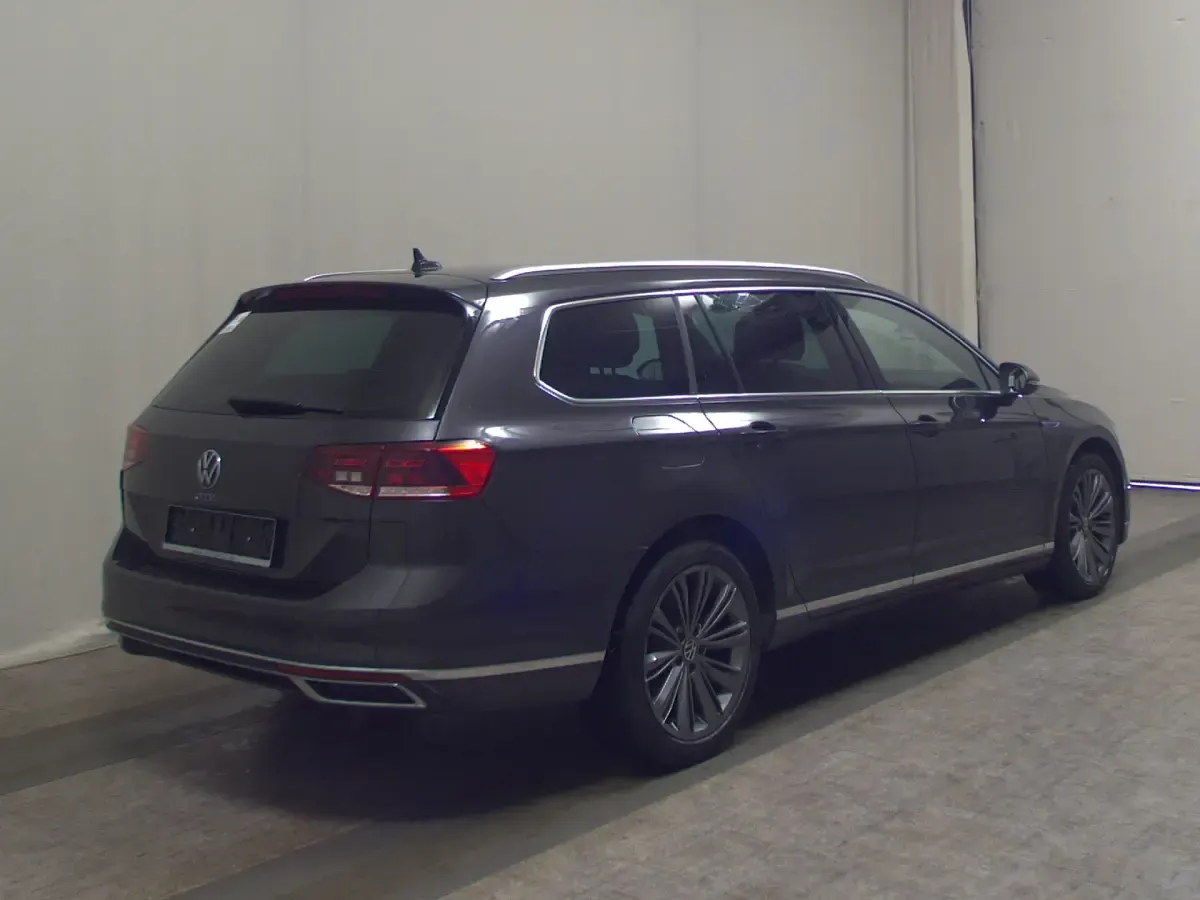 Gebraucht VW Passat Pro 218 PS (160 kW) 2022 Grau Kombi