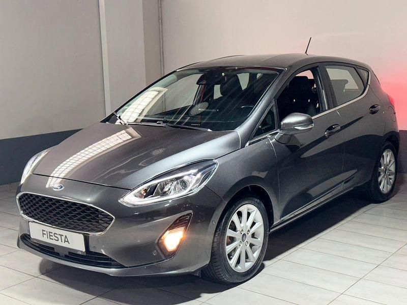 Grau Gebraucht 2018 Ford Fiesta Titanium Kleinwagen | 13.470 € (Fairer Preis) - Bild 1/4