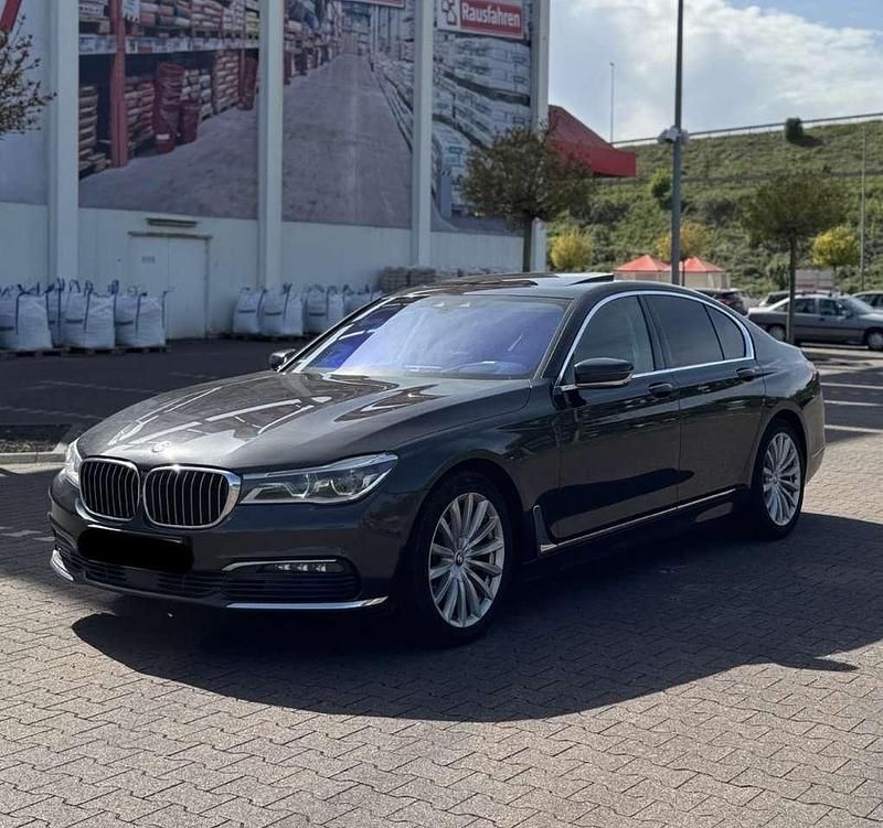 Gebraucht BMW 730L 265 PS (194 kW) 2016 Limousine