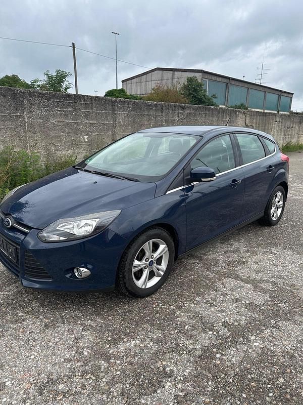 Blau Gebraucht 2012 Ford Focus Kombi | 5.200 € (Fairer Preis) - Bild 1/4