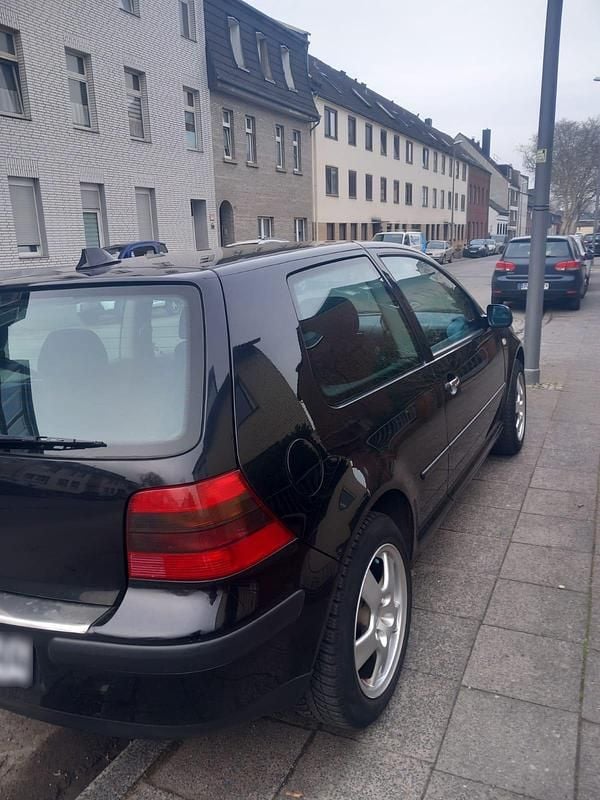 Gebraucht VW Golf IV 75 PS (55 kW) 2001 Schwarz Kleinwagen