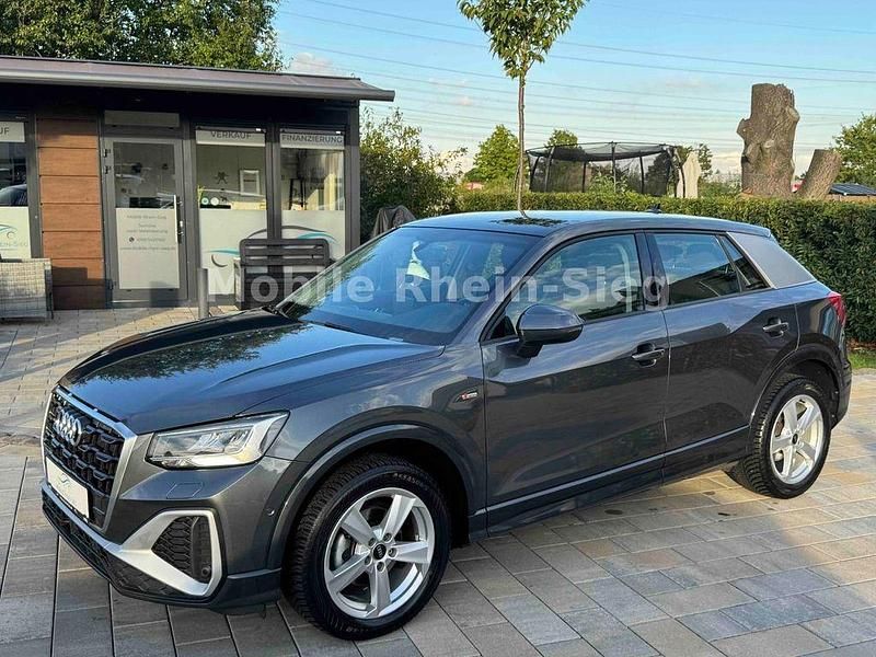 Grau Gebraucht 2021 Audi Q2 S-Line SUV | 23.980 € (Fairer Preis) - Bild 1/4