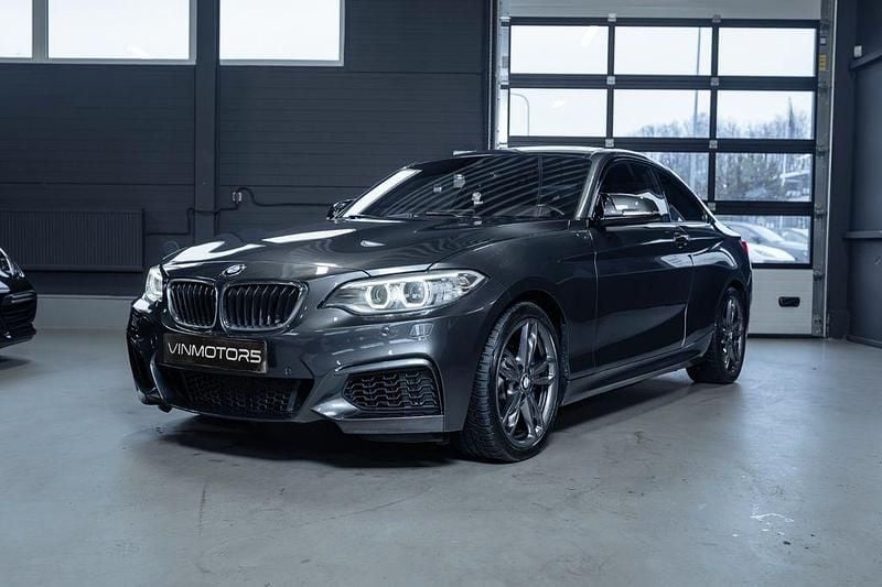 Grau Gebraucht 2017 BMW M240 M Sport | 23.500 € - Bild 1/4