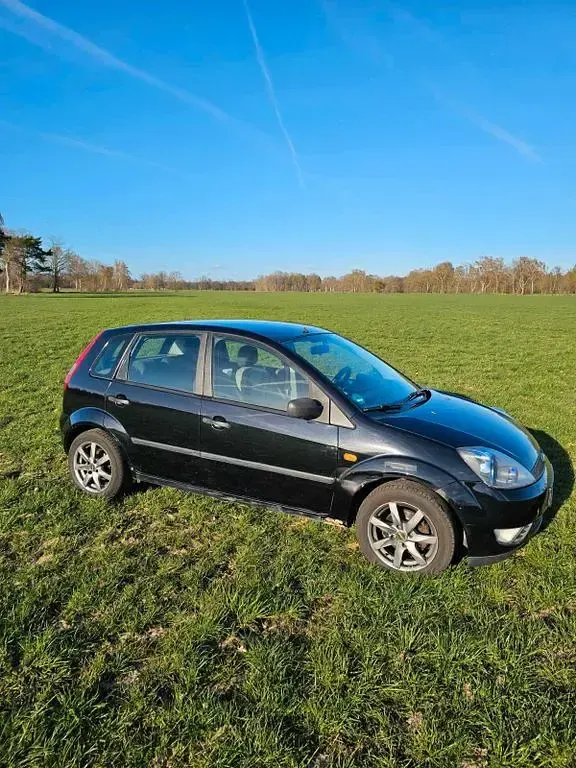 Gebraucht Ford Fiesta 80 PS (58 kW) 2003 Schwarz Kleinwagen