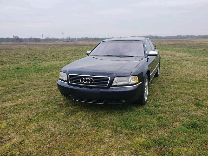 Second-hand Audi A8 150 CP (110 kW) 1999 Berlinǎ