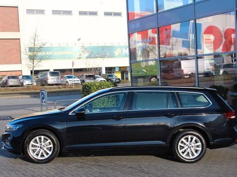 Gebraucht VW Passat S 150 PS (110 kW) 2022 Deep black perleffekt (metallic) Kombi