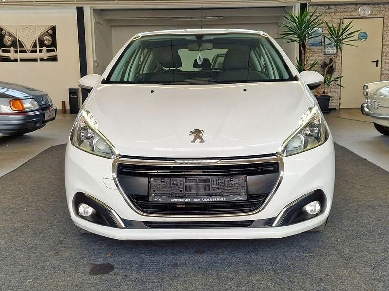 Gebraucht Peugeot 208 Active 82 PS (60 kW) 2016 Weiß Kleinwagen