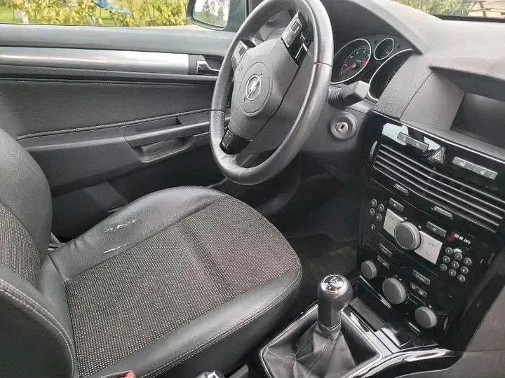Gebraucht Opel Astra 90 PS (66 kW) 2009 Schwarz Kleinwagen