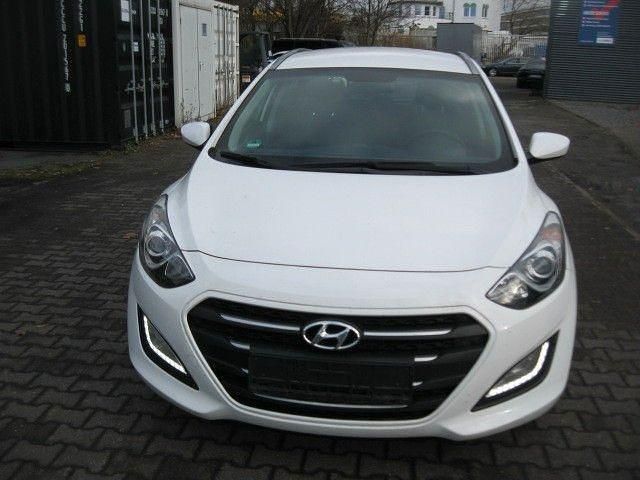Gebraucht Hyundai i30 Classic 101 PS (74 kW) 2017 Weiß Kombi