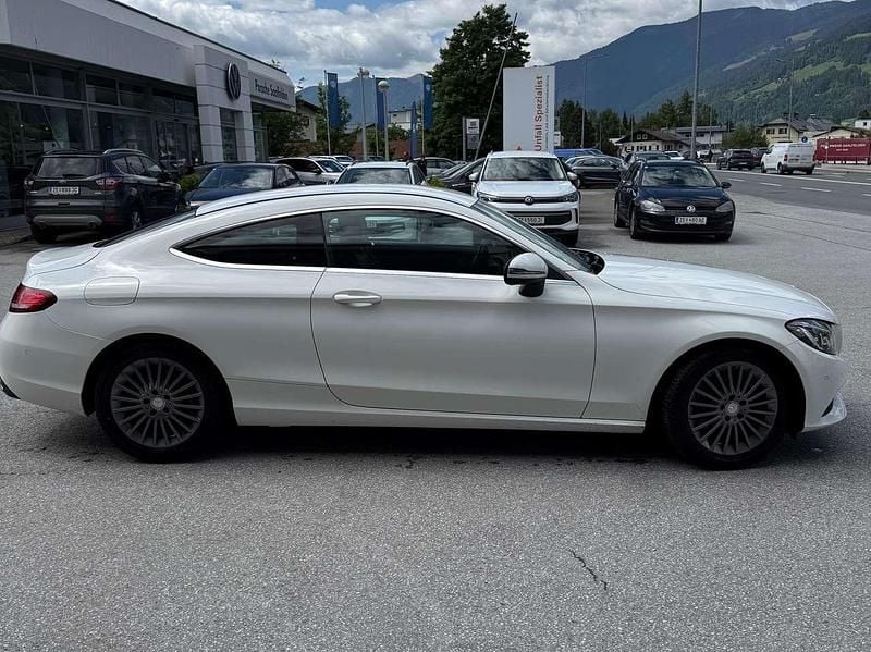 Weiß Gebraucht 2016 Mercedes C180 Coupé | 22.000 € - Bild 1/4