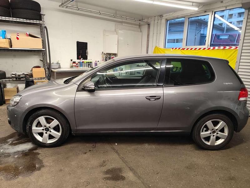 Gebraucht VW Golf VI Team 86 PS (63 kW) 2011 United grey metallic Kleinwagen