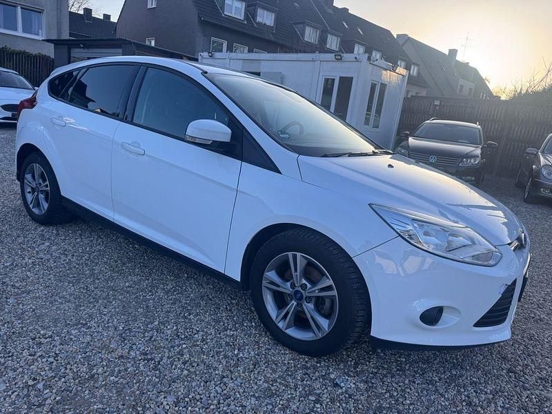 Gebraucht Ford Focus SYNC Edition 101 PS (74 kW) 2013 Weiß Limousine