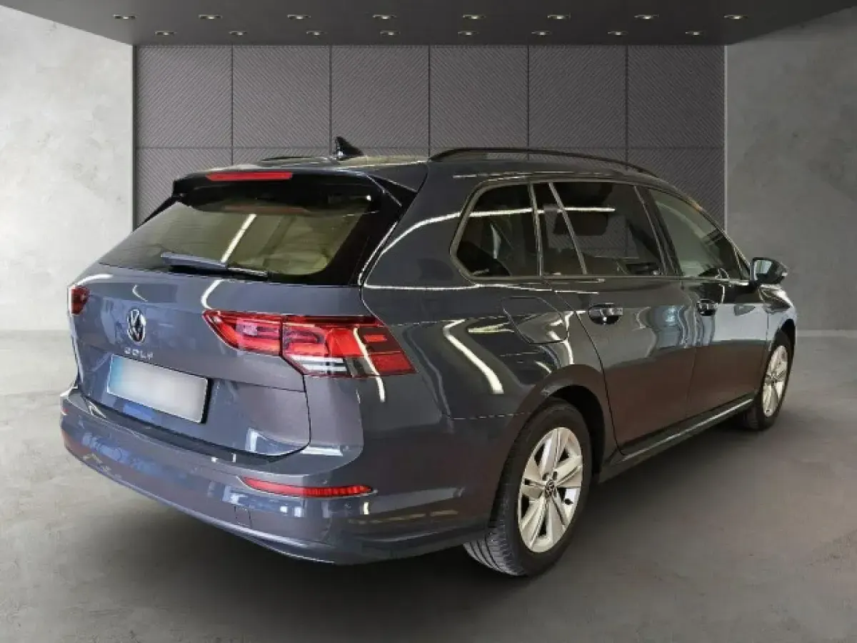 Gebraucht VW Golf VIII Life 150 PS (110 kW) 2023 Uranograu Kombi