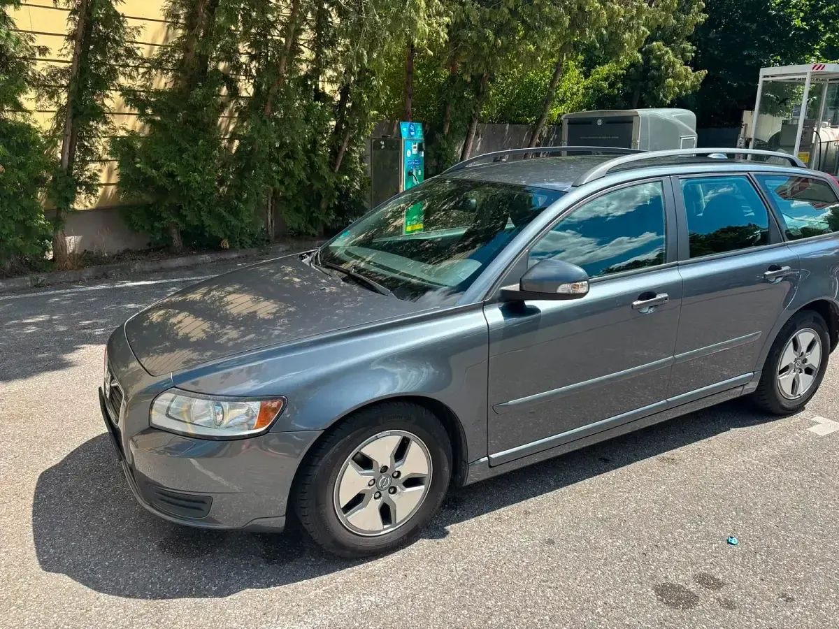 Gebraucht Volvo V50 114 PS (83 kW) 2011 Grau Kombi