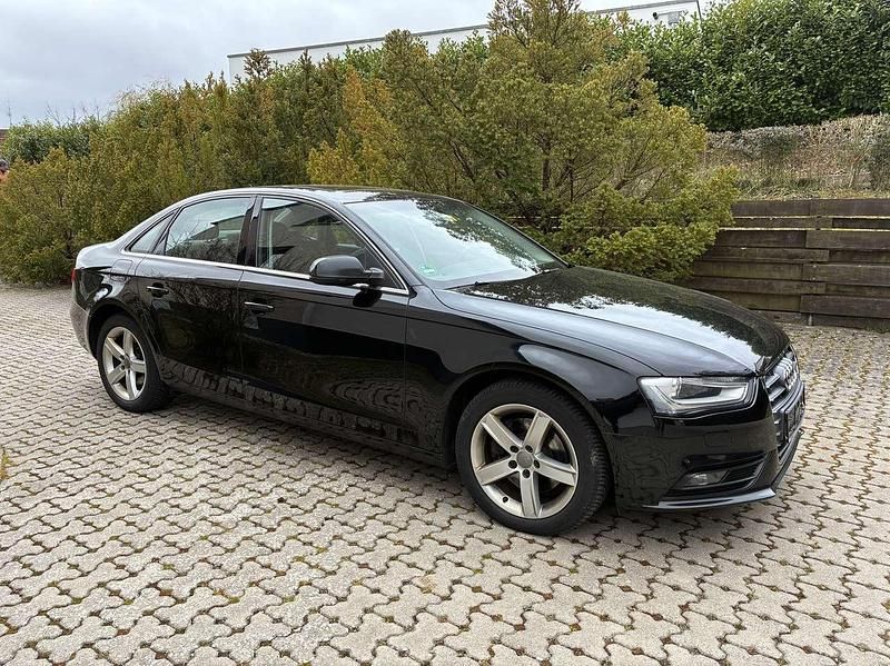 Gebraucht Audi A4 Attraction 143 PS (105 kW) 2012 Schwarz Limousine