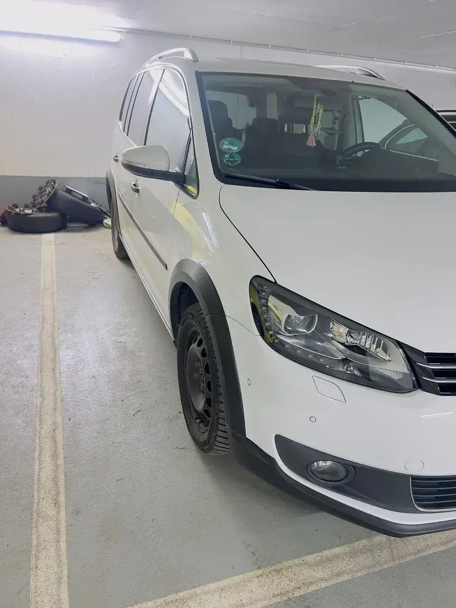 Gebraucht VW Touran Highline 170 PS (125 kW) 2015 Weiß Van / Kleinbus