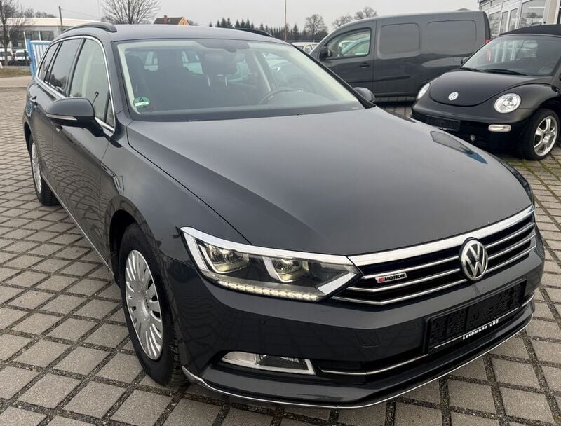 Grau Gebraucht 2018 VW Passat Limousine | 9.750 € (Fairer Preis) - Bild 1/4