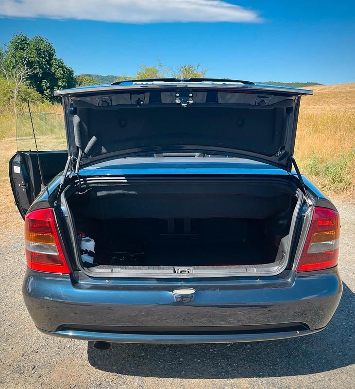 Gebraucht Opel Astra Cabriolet 147 PS (108 kW) 2002 Blau Cabrio