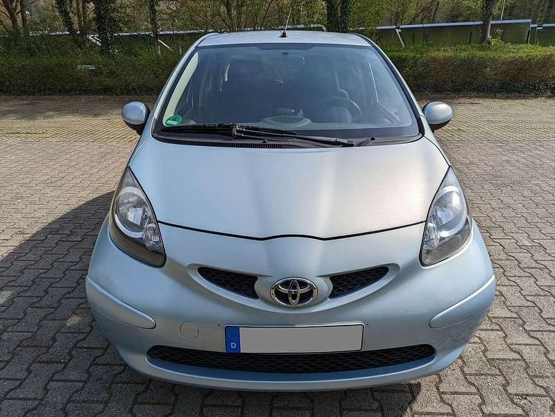 Blau Gebraucht 2005 Toyota Aygo Kleinwagen | 1.499 € (Fairer Preis) - Bild 1/4
