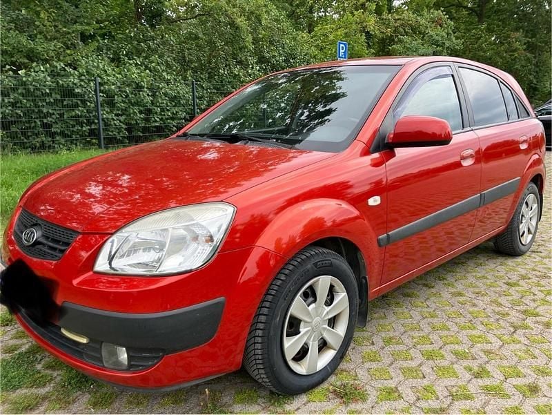Rot Gebraucht 2006 Kia Rio 2 Limousine | 2.490 € (Fairer Preis) - Bild 1/4