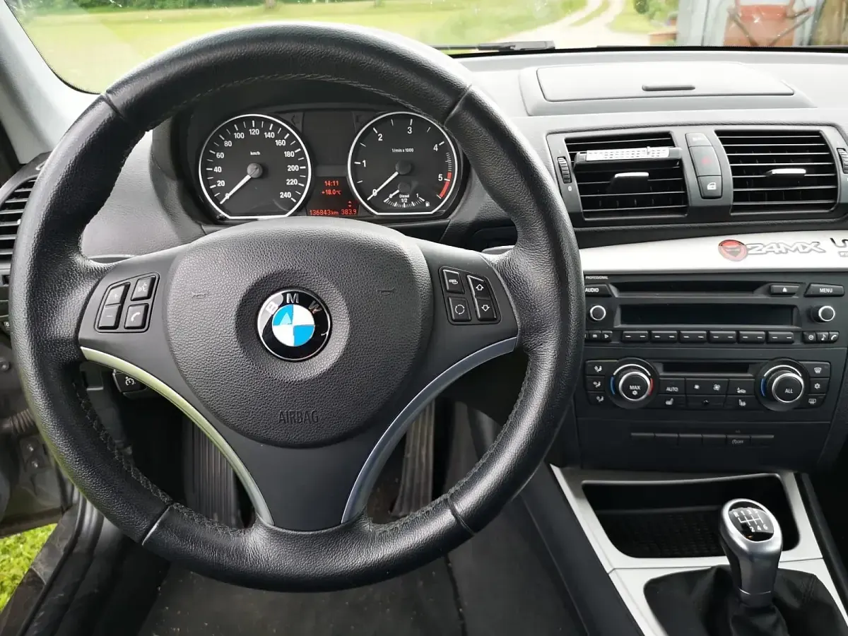 Gebraucht BMW 116 115 PS (84 kW) 2011 Grau Kleinwagen