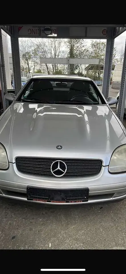 Gebraucht Mercedes SLK230 193 PS (141 kW) 1998 Silber Cabrio
