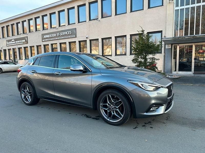 Gebraucht Infiniti Q30 Sport Tech 156 PS (114 kW) 2018 Grau Limousine