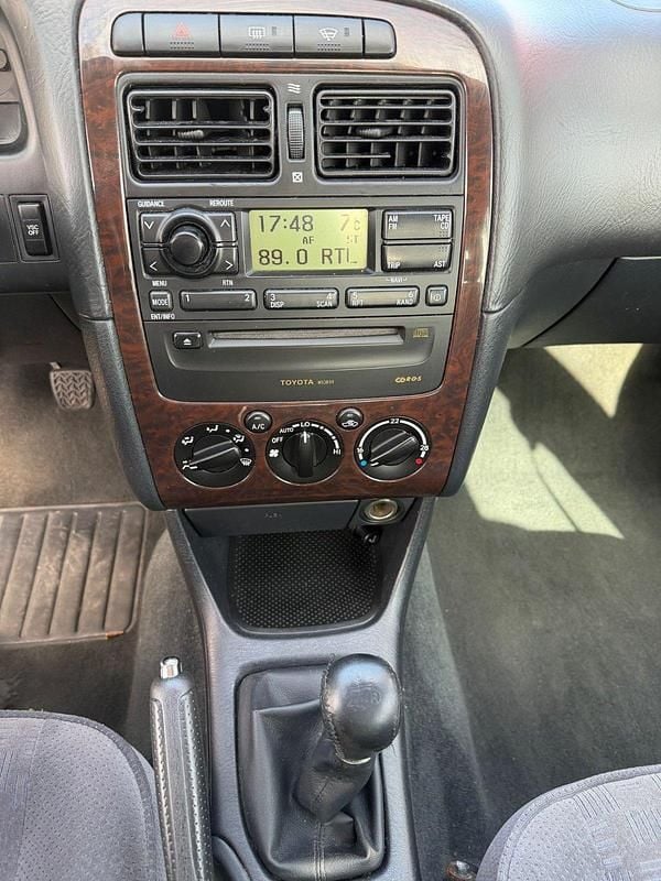 Gebraucht Toyota Avensis 150 PS (110 kW) 2001 Silber Limousine