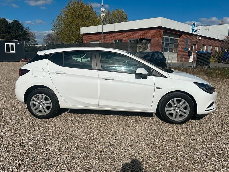 Gebraucht Opel Astra 95 PS (69 kW) 2018 Weiß Limousine