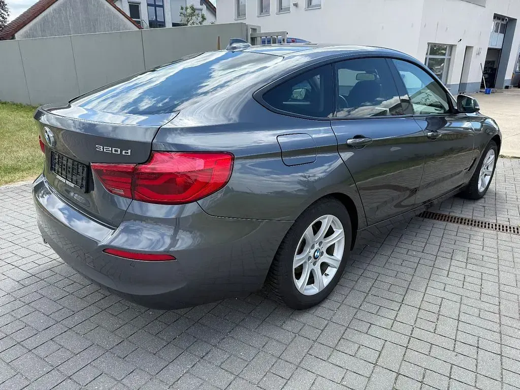 Gebraucht BMW 320 Sport Line 190 PS (139 kW) 2017 Grau Limousine