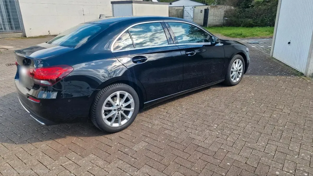 Gebraucht Mercedes A180 116 PS (85 kW) 2020 Schwarz Limousine