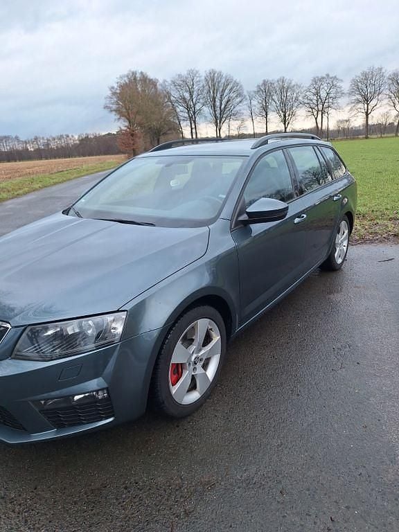 Grau Gebraucht 2015 Skoda Octavia RS Kombi | 12.490 € (Superpreis) - Bild 1/4