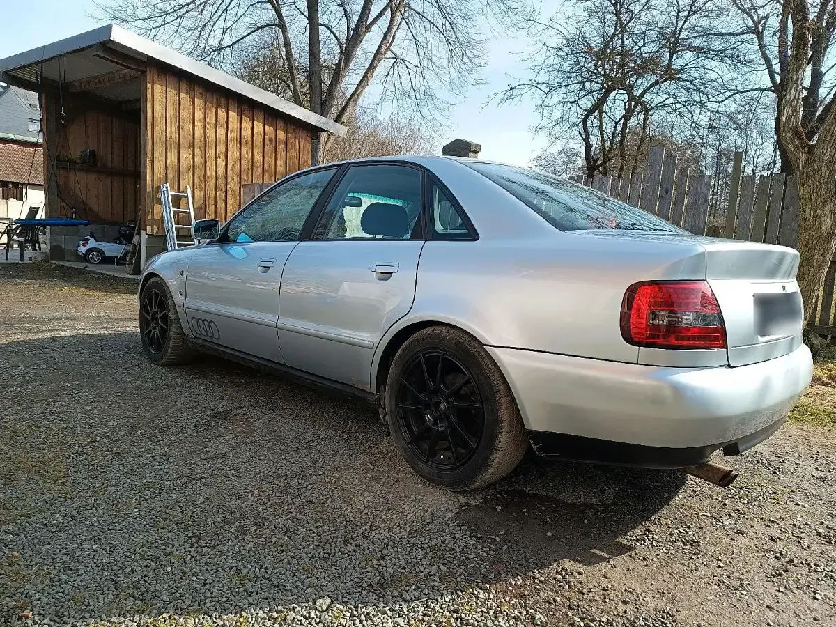 Gebraucht Audi A4 150 PS (110 kW) 1995 Silber Limousine