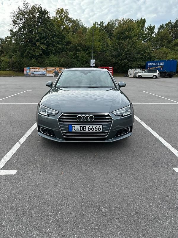 Grau Gebraucht 2016 Audi A4 Limousine | 16.800 € (Guter Preis) - Bild 1/4