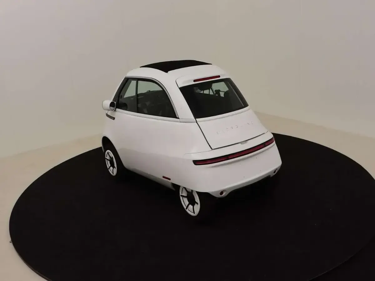 Gebraucht Micro Microlino 13 kW (18 PS) 2024 Santorino white Kleinwagen