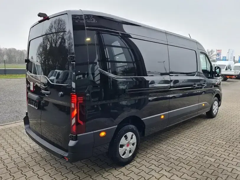 Nowe Renault Master 2025 Czarny Minivan